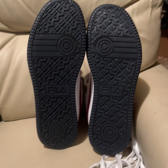 Men's Fila Sneakers - Picture 3 of 5